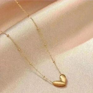Darling gold toned heart necklace ~ NEW!